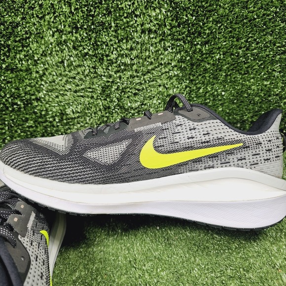 Nike Vomero 17 Black Gray Volt Athletic Running Sneakers FB1309-001 Mens 12.5 - Picture 7 of 10